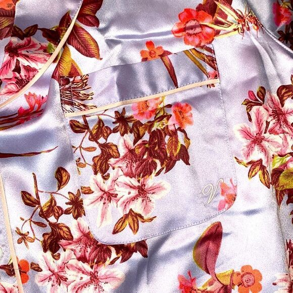 VICTORIA'S SECRET
Satin Short Pajama’s Set - Picture 4 of 16